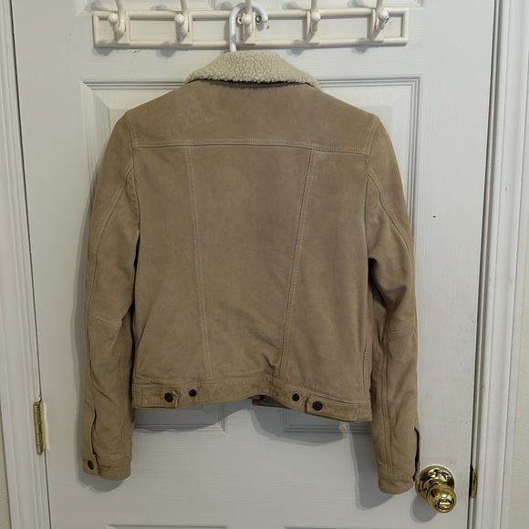Levi’s Premium Suede Sherpa Trucker Jacket S Small Beige Tan - Picture 5 of 9